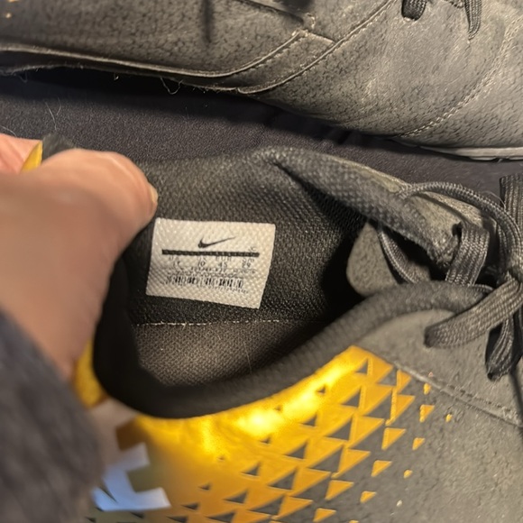 Men’s Nike Indoor cleats - Picture 2 of 4